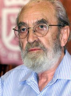 Angel Gonzalez Muniz.jpg