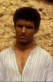 Arena en llanto hombre camisa.jpg