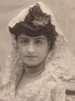 Elena Salvador.jpg